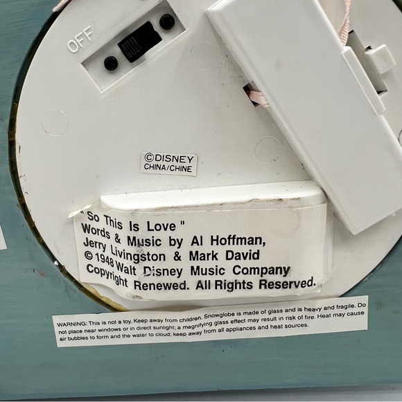 Disney  50th Anniversary Musical Snow Globe Carriage with Cinderella and Prince - Picture 14 of 17